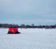 อื่นๆ 4 Charming Lake Winnebago Retreat: Dock & View!