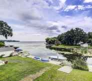 Others 6 Charming Lake Winnebago Retreat: Dock & View!