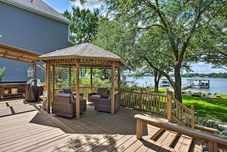 Others Remodeled Cedar Creek Lake Retreat w/ Fire Pit!