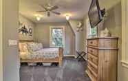 Others 5 Charming Milwaukie Getaway w/ Pool, Hot Tub!