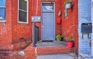 Lain-lain 2 Centrally Located Richmond Apartment w/ Yard!