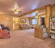 Lain-lain 7 Cozy Home w/ Hot Tub: Half Mi to Salmon River!