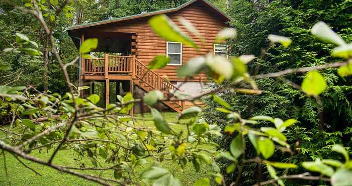 Lainnya 'fox Creek Waterside Cabin' w/ Private Hot Tub!