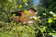 Lainnya 'fox Creek Waterside Cabin' w/ Private Hot Tub!