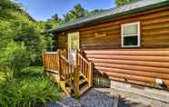 Lainnya 2 'fox Creek Waterside Cabin' w/ Private Hot Tub!