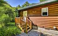 Others 2 'fox Creek Waterside Cabin' w/ Private Hot Tub!