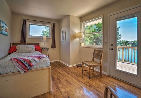 Others Lake House w/ Hot Tub - 1 Mi to Surf 'n Slide