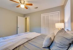 Lain-lain 3 Lovely Little Rock Home w/ Fire Pit & Yard!