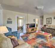 Others 4 Lake Michigan Vacation Rental: 1 Block to Marina!