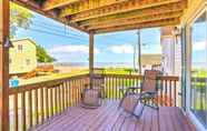 Others 7 Oak Harbor Lake Home w/ 4 Decks + Seating!