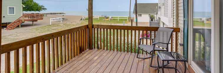 Others Oak Harbor Lake Home w/ 4 Decks + Seating!