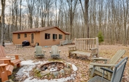 Lain-lain 7 Secluded Farwell Cabin w/ Fire Pit & Gas Grill!