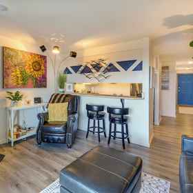 Interior 1 Walk to the Beach: Ocean Shores Condo!, Khách sạn Coastal Interpretive Center