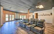 Others 7 Luxury Retreat: Cabin w/ Theater, Gym & Views