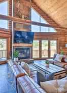 Imej utama Luxury Retreat: Cabin w/ Theater, Gym & Views