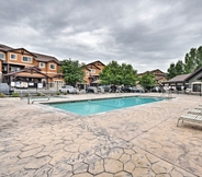 Lain-lain 6 Renovated Condo 8 Miles to Snowbasin Ski Resort!