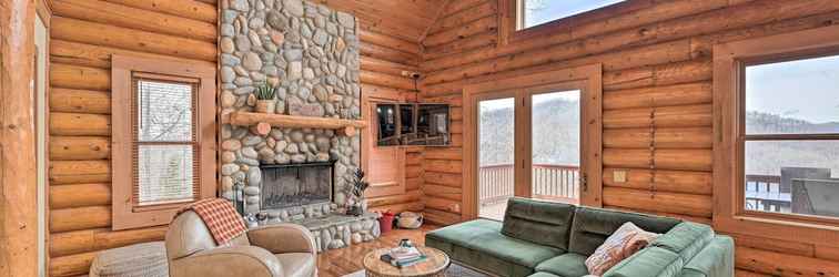 อื่นๆ Stunning Ridge Top Cabin w/ Lake Views & Hot Tub