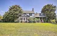 Others 7 Terre Haute Manor Farmhouse w/ Gardens & Deck!