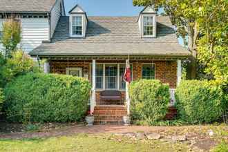 Others 4 Terre Haute Manor Farmhouse w/ Gardens & Deck!