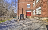 Lainnya 4 Unique Suite in Refurbished WV Schoolhouse!