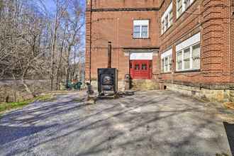 Others 4 Unique Suite in Refurbished WV Schoolhouse!