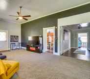 Others 7 Vibrant + Stylish Family Home 16 Mi to Durham!