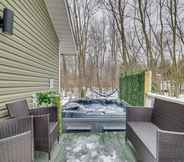 Others 6 Cozy Tobyhanna House w/ Hot Tub: Walk to Lake!