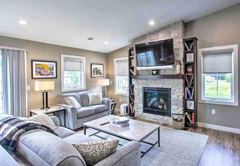 อื่นๆ Chic Plymouth Townhome < 1 Mi to Road America