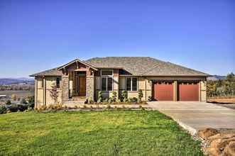 Others 4 Chic Willamette Valley Home w/ Deck & Vineyard!