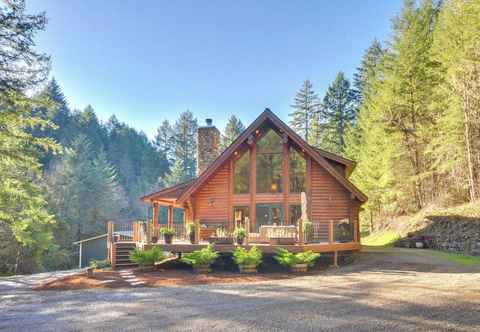 Lainnya Luxe Cabin in the Woods ~ 35 Mi to Portland!