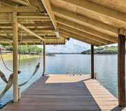 Lainnya 7 Lakefront Granbury Home w/ Dock, Decks & Hot Tub!