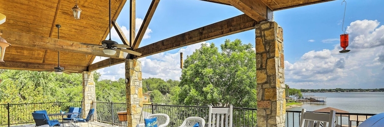 Lain-lain Lakefront Granbury Home w/ Dock, Decks & Hot Tub!