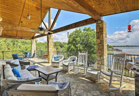 Lainnya Lakefront Granbury Home w/ Dock, Decks & Hot Tub!