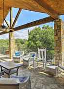 Imej utama Lakefront Granbury Home w/ Dock, Decks & Hot Tub!