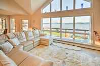 Lainnya Luxurious Oceanfront Flanders Bay Home w/ Kayaks!