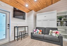 其他 6 Modern East Wenatchee Studio on Working Farm!