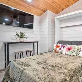 Primary image1Modern East Wenatchee Studio on Working Farm!,道格拉斯县公寓