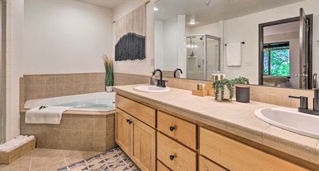 Lainnya 2 Mountain-modern Unit: Golf, Hike, Ski & More!