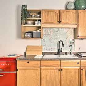 Interior 1 Mountain-modern Unit: Golf, Hike, Ski & More!, Hotel Deschutes County