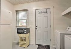 Others 4 Pet-friendly Baker City Escape w/ Private Yard!