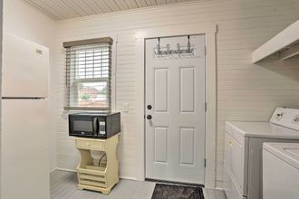 Others 4 Pet-friendly Baker City Escape w/ Private Yard!