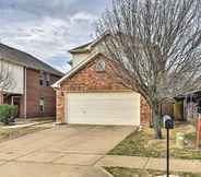 Khác 6 Pet-friendly Dallas Home w/ Fenced Backyard!