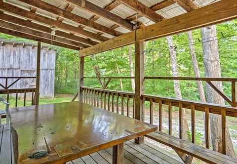 Lain-lain Rustic Taswell Cabin: Grill + Walk to Patoka Lake!