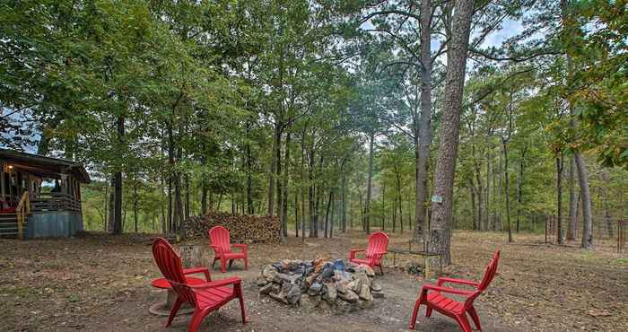 Others Secluded Wright City Cabin w/ Scenic Forest Views!