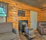 Lain-lain 4 Secluded Wright City Cabin w/ Scenic Forest Views!