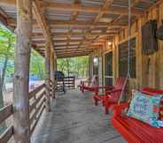 Lain-lain 2 Secluded Wright City Cabin w/ Scenic Forest Views!