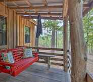 Lain-lain 5 Secluded Wright City Cabin w/ Scenic Forest Views!