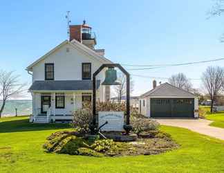 Lain-lain 2 Sodus Point Home - Walkable to Beach!