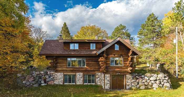 Others Star Lake Retreat: Log Home on 2 Acres w/ Fire Pit