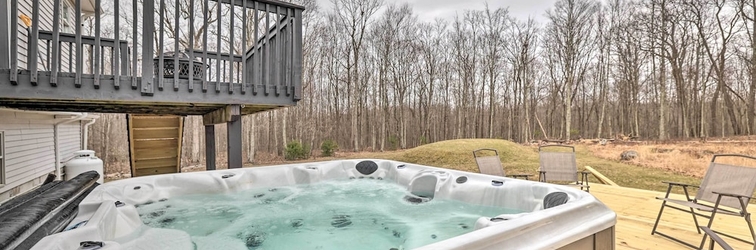 Lain-lain Stunning Stroudsburg Home w/ Private Hot Tub!